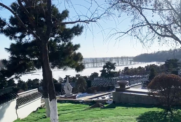 沈阳龙生墓园远眺辽河